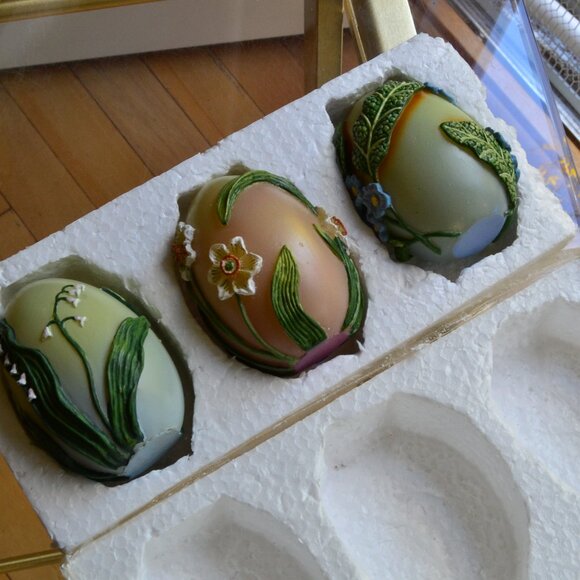 Fitz & Floyd Elegant Eggs Set of 3 Candles - Picture 8 of 8